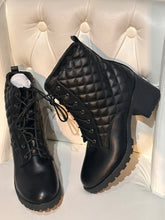 Load image into Gallery viewer, Lace Up Quilted Boots